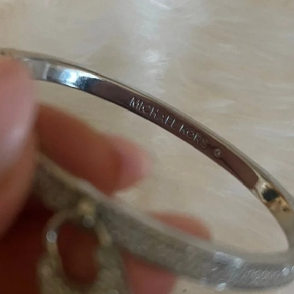 GORGEOUS MICHAEL KORS RHINESTONE PADLOCK IN SILVER RHINESTONE BRACELET - Picture 3 of 4